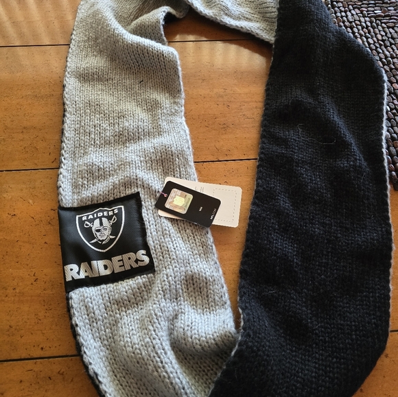 NEW NFL Raiders Infinity Scarf. - Picture 4 of 7